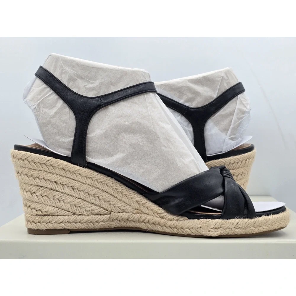 Bandolino Women's‎ Justyne3 Wedge Sandal Black / Woven - Size: 8.5 M